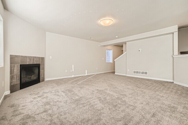 Building Photo - 3 bedroom - Date St