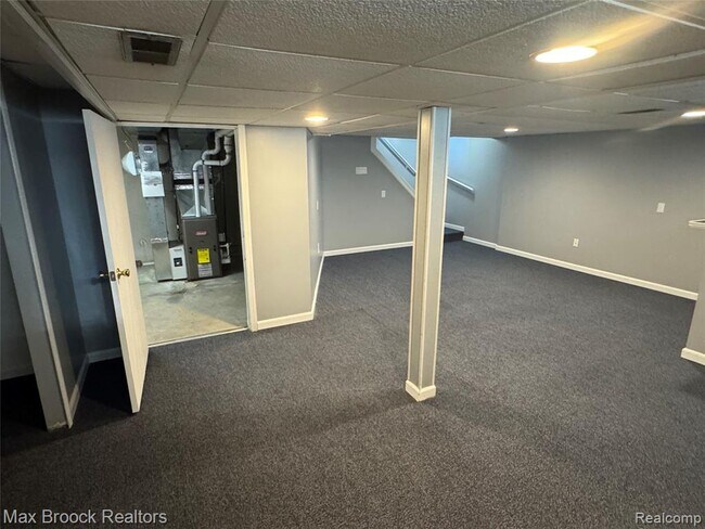 Building Photo - 35865 Ashford Dr