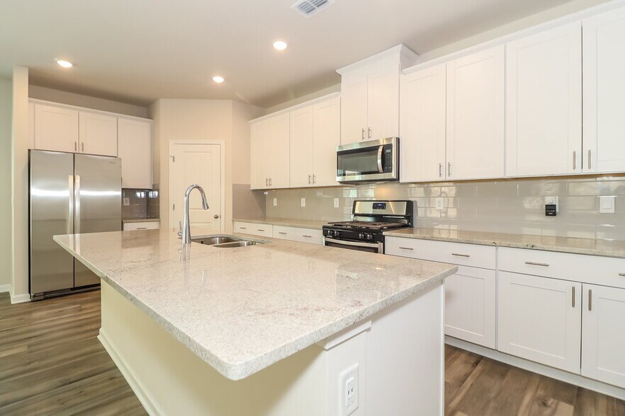 Building Photo - 376 Magnolia Dr