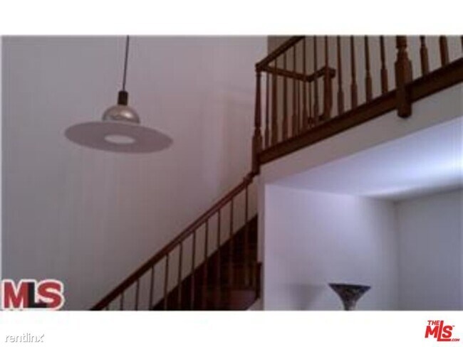 Building Photo - 10620 Eastborne Ave