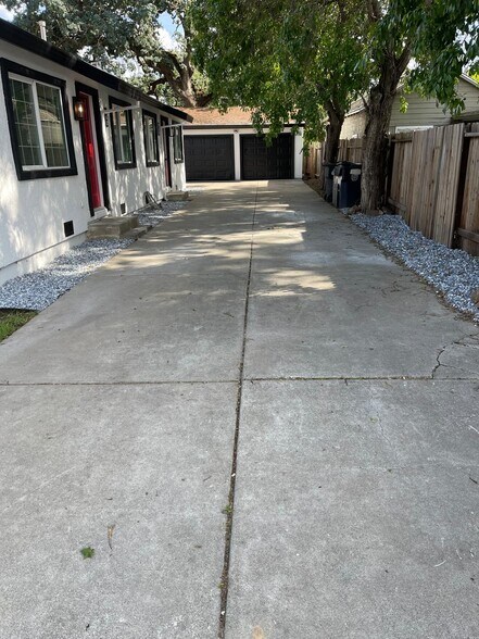 Building Photo - 546 Santiago Ave