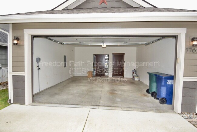 Building Photo - 7763 N Hibiscus Ln