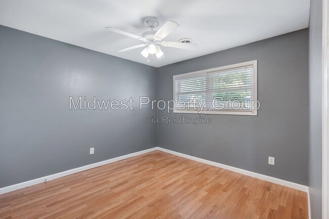 Building Photo - 1595 Flicker Dr