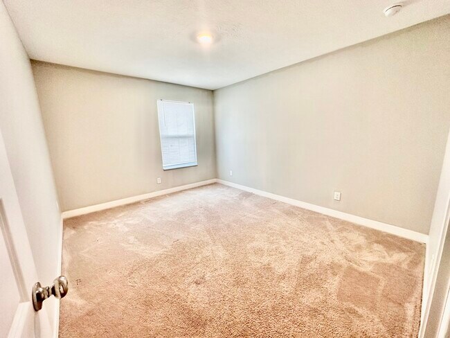 Building Photo - 1287 Bristol Pl