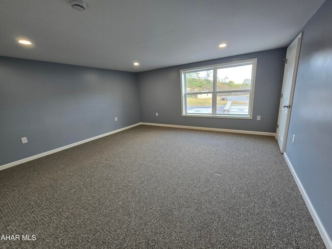 Building Photo - 1654 Quaker Valley Rd