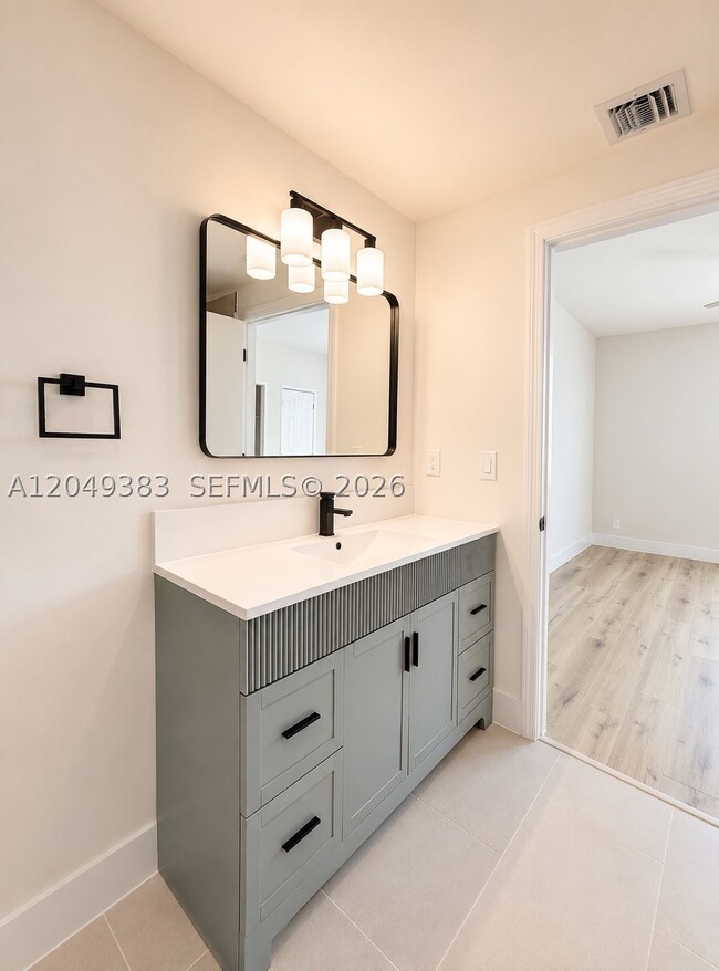 Building Photo - 1820 Salerno Cir