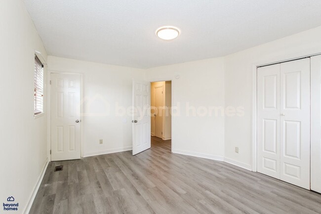 Building Photo - Charming & Move-In Ready Home in Hickory Hills!
