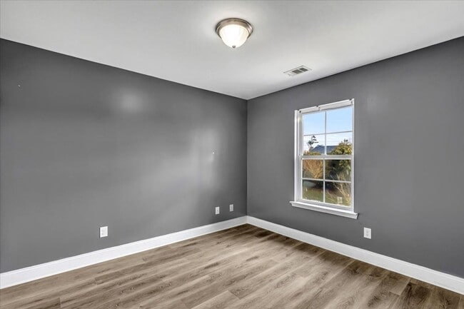 Building Photo - Richmond Hill- 3Br, 2 1/2 Bath Townhome