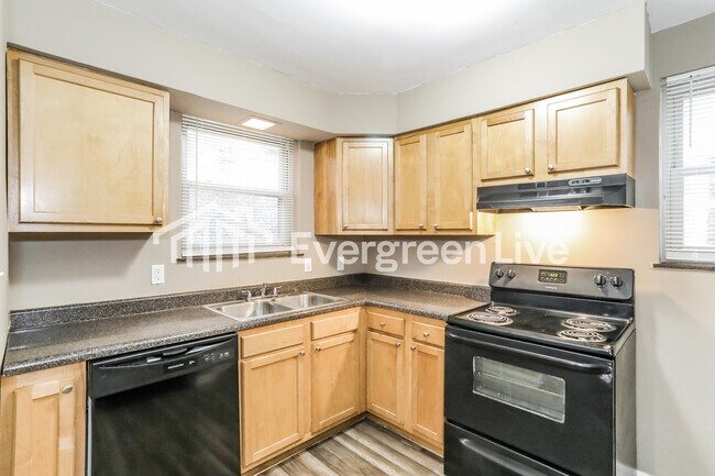 Building Photo - 5104 Lillian Dr