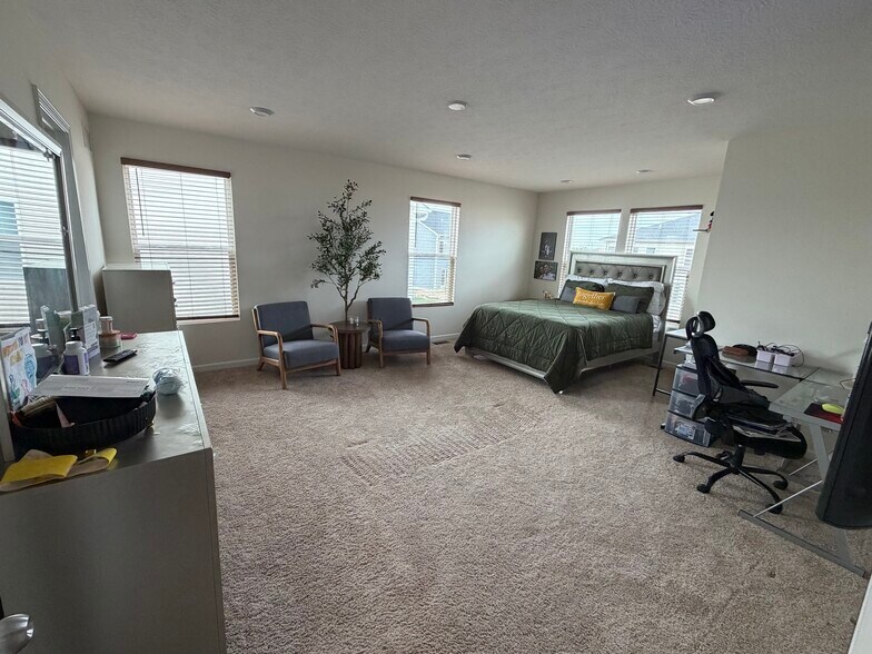 Building Photo - 6332 Anguria Dr