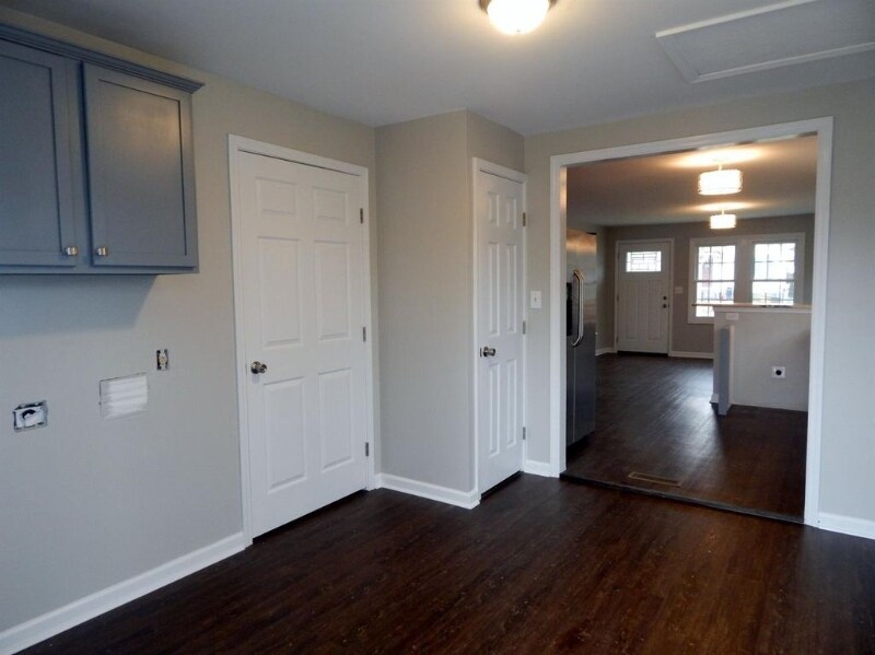 Building Photo - 301 Thompson Rd