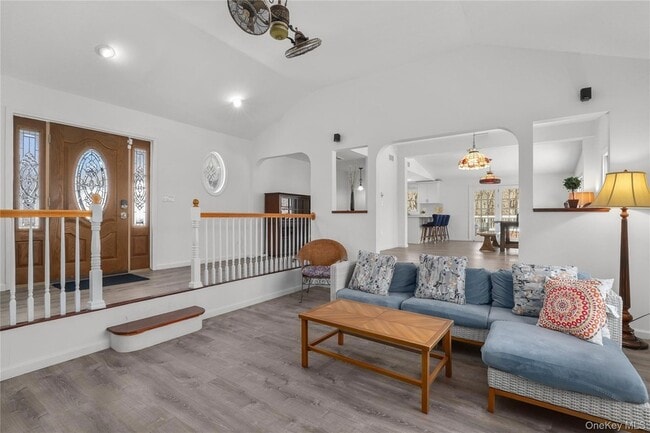 Building Photo - 10 Vernon Dr