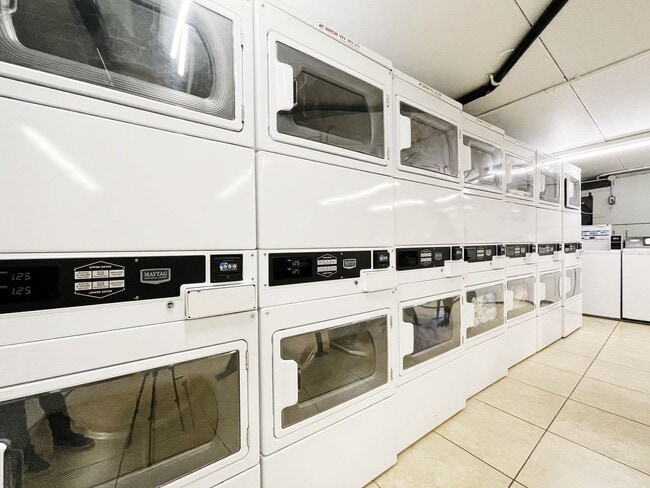 Building Photo - Ocean Views Salt Lake Condo with A/C