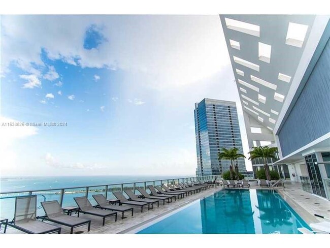 Building Photo - 1300 Brickell Bay Dr