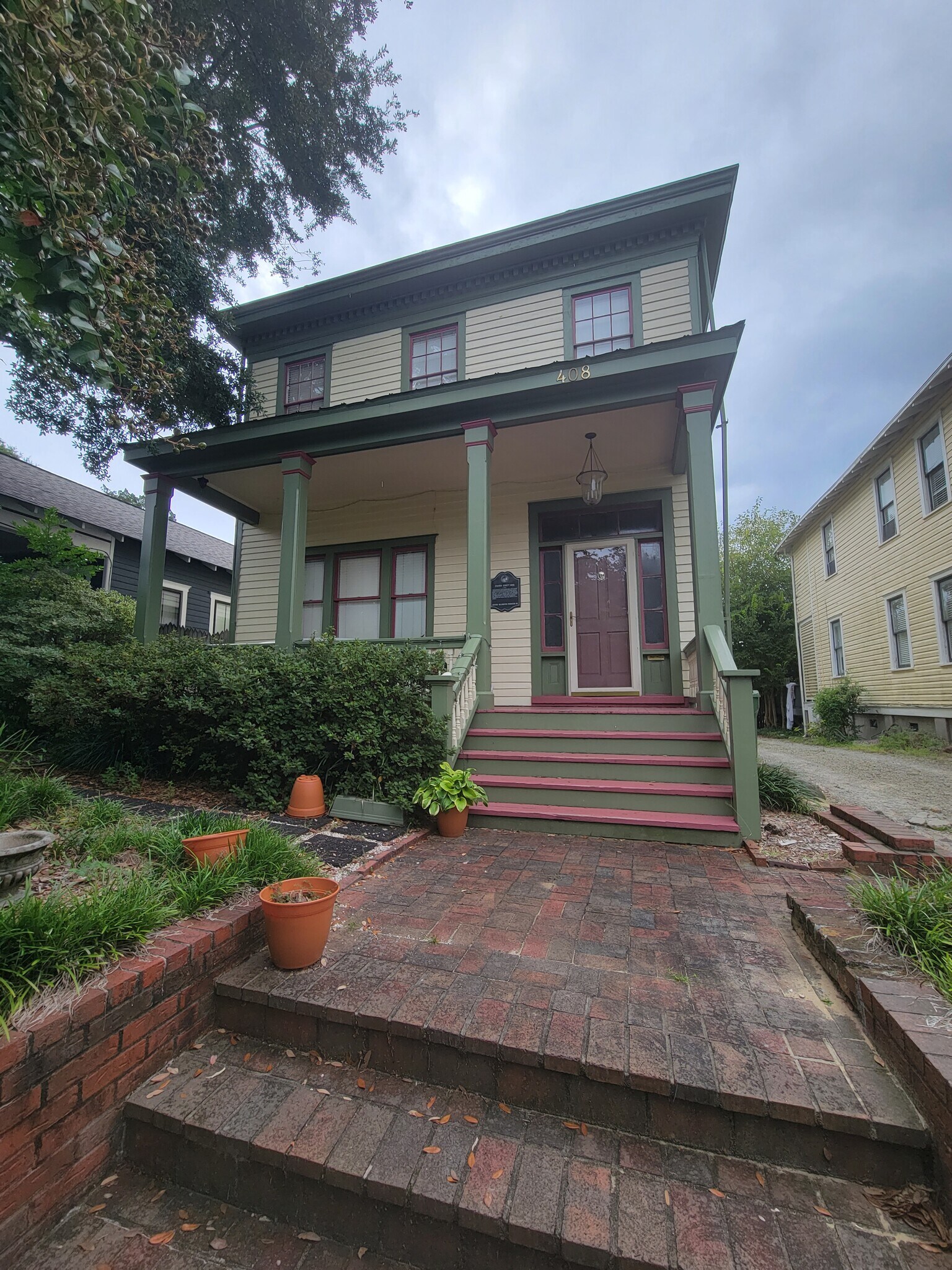 Building Photo - 408 Grace St