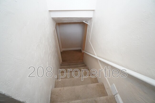 Building Photo - 1412 N 13th St