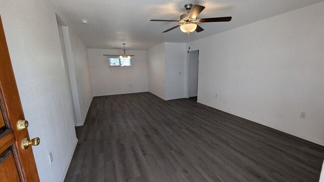 Building Photo - Remodeled 3 Bedroom 2 Bath Home