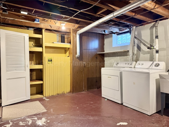 Building Photo - Updated Royal Oak Bungalow Minutes from Downtown