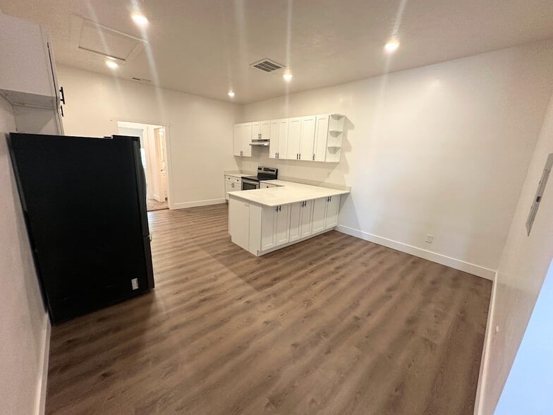 Building Photo - 435 S 900 W