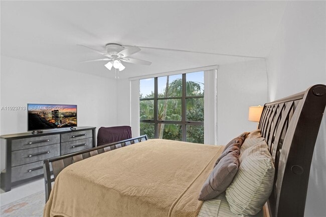 Building Photo - 3600 Mystic Pointe Dr