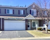 Building Photo - 2BR, 1 1/2 BA Townhome