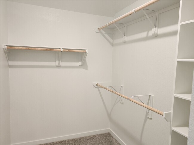 Building Photo - 5827 Linda Cv Ln