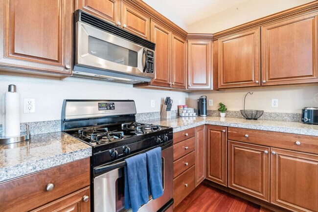 Building Photo - 2325 S G St