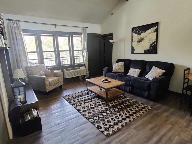 Living room - 18575 SW Century Dr