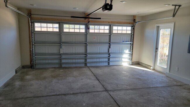 Building Photo - 207 Maggys Wy