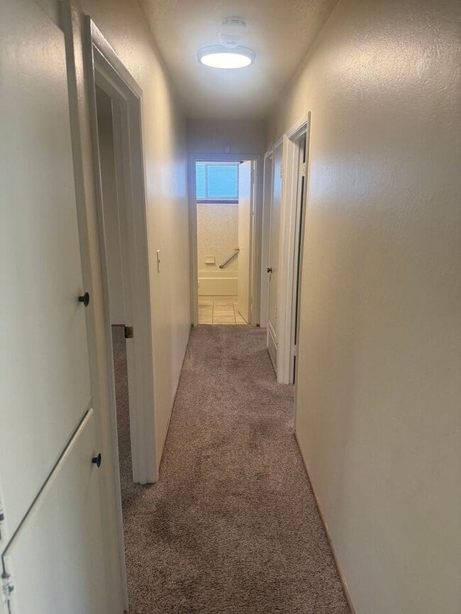 Building Photo - Charming 3 bedroom 2 bath home