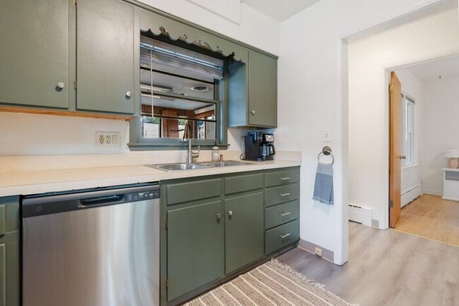 Building Photo - $2,995 | 4 Bedroom, 2 Bathroom House | Pet...