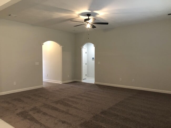 Building Photo - 895 Goodale Dr