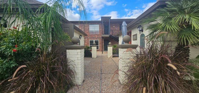 Building Photo - 11550 Chimney Rock Rd