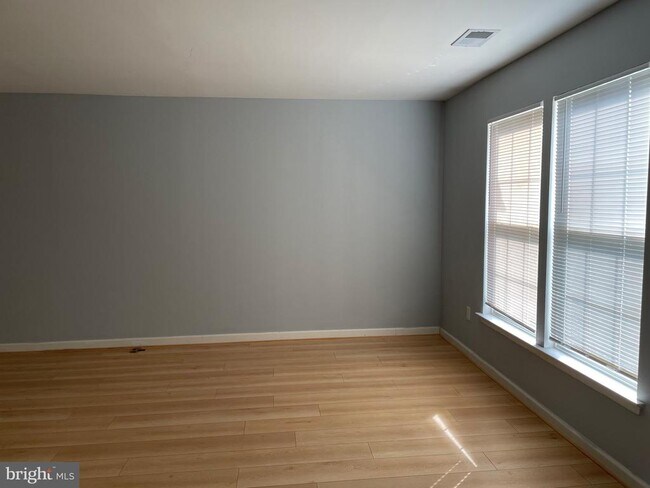 Building Photo - 30 Bridle Ct