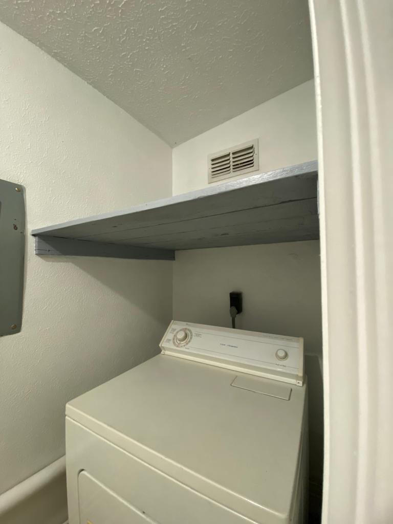 Building Photo - 4047 Las Vegas Dr