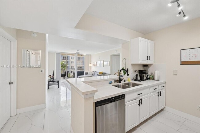 Building Photo - 2665 SW 37th Ave