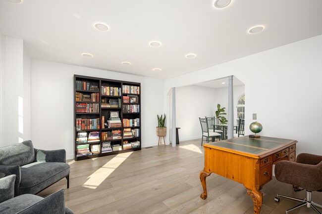 Building Photo - 4025 Rolling Meadow Ln