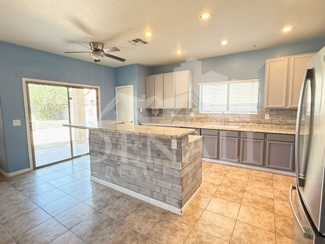 Building Photo - 2858 W Mineral Butte Dr