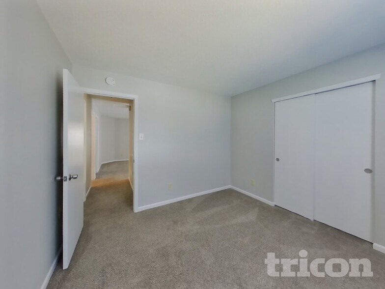 Building Photo - 5956 Portman Pl