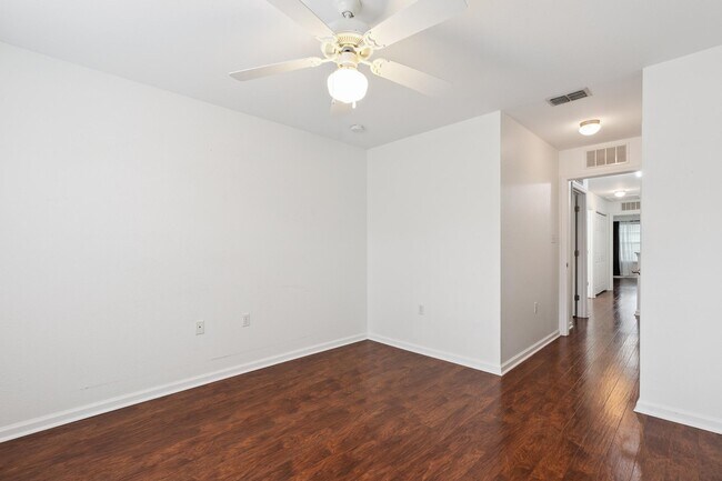 Building Photo - 1320 Hendrix Rd