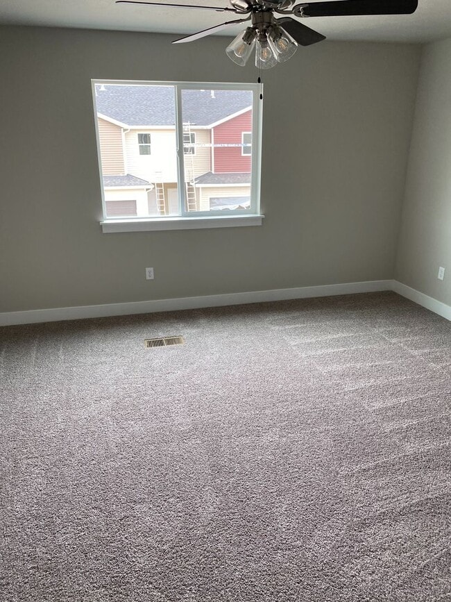 Building Photo - 3 Bedroom 2.5 Cedar Bend Unit