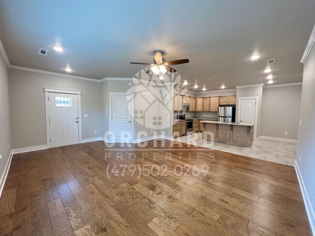 Building Photo - 561 Bradford Dr
