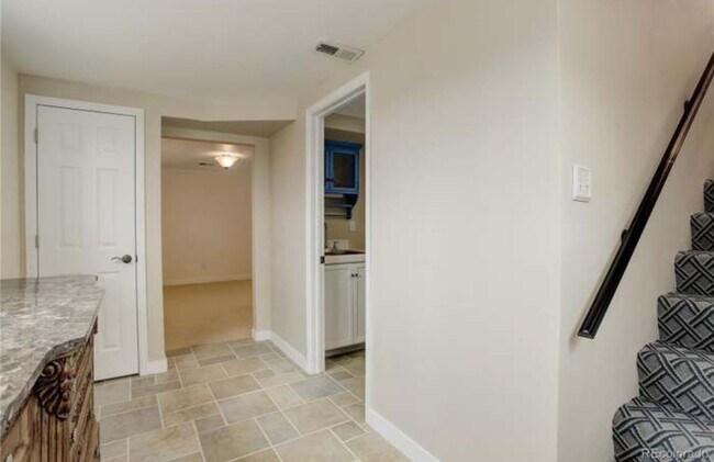 Building Photo - West Highlands 4-bedroom 2-bathroom