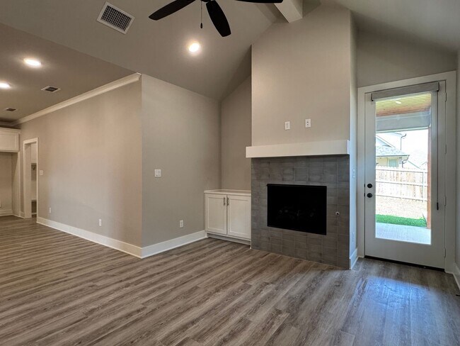 Building Photo - 7110 Alexander Dr