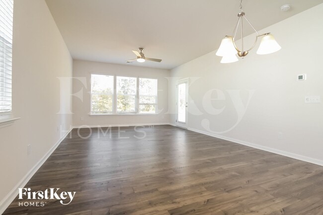 Building Photo - 530 Hillpark Ln