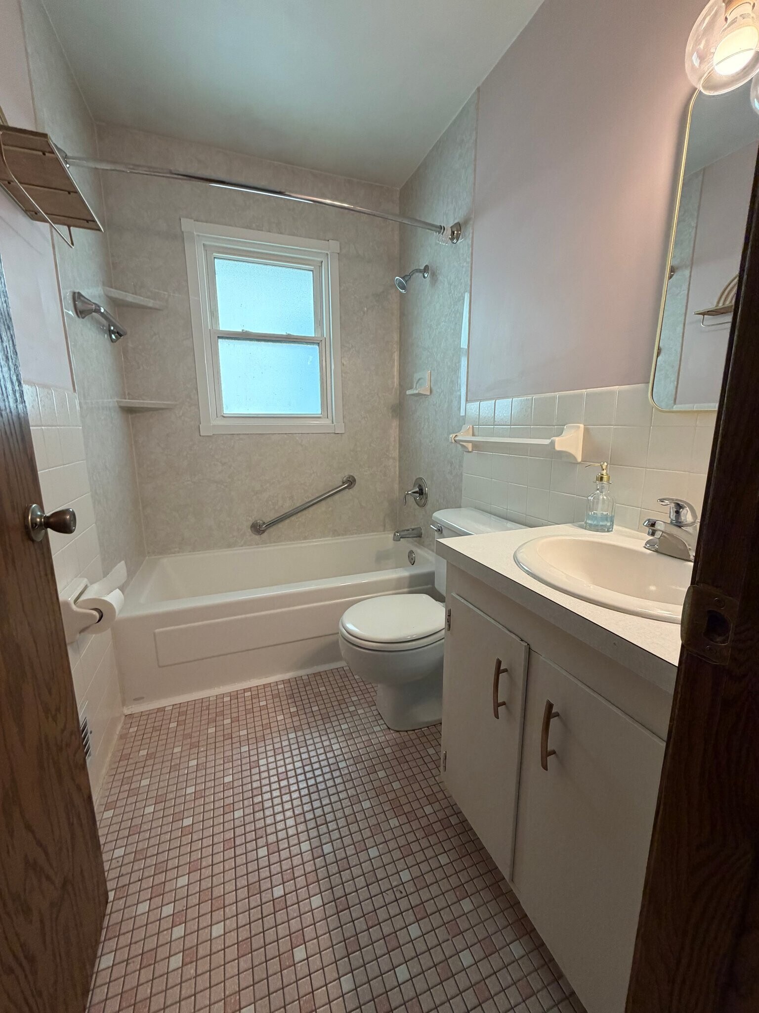 Building Photo - 2098 Sherwood Ave