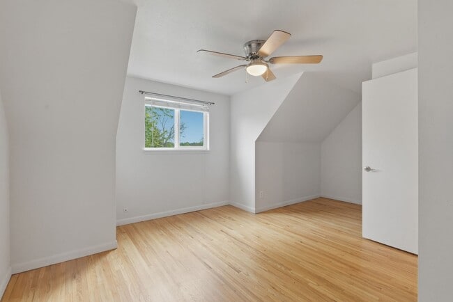 Building Photo - 8111 E Briarwood Blvd