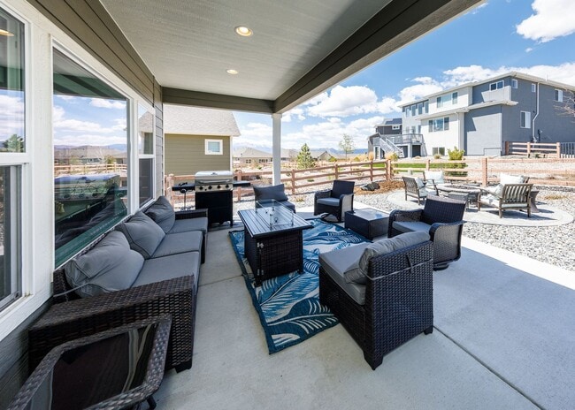 Building Photo - Luxury Ranch-Style Home for Rent | Wolf Ranch | D20 Schools | Pikes Peak Views