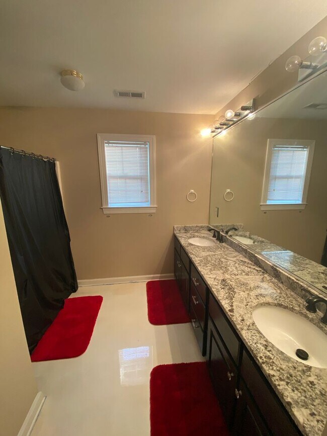 Building Photo - Beautiful Brick Home for Rent – Spacious, Bright & Welcoming