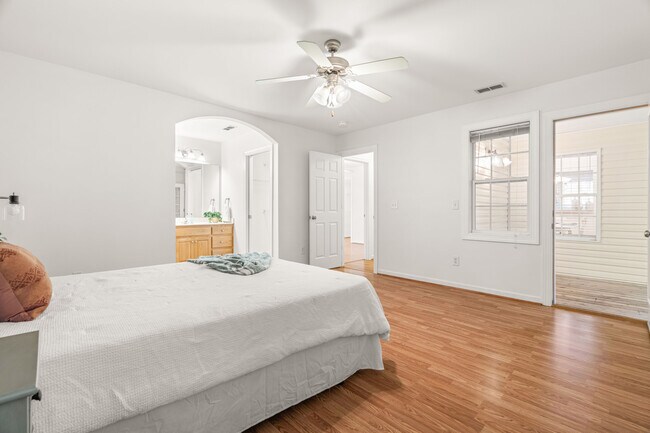 Building Photo - 2221 Mountain Mist Ct